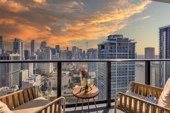 Foto del edificio - 601 NE 1st Ave