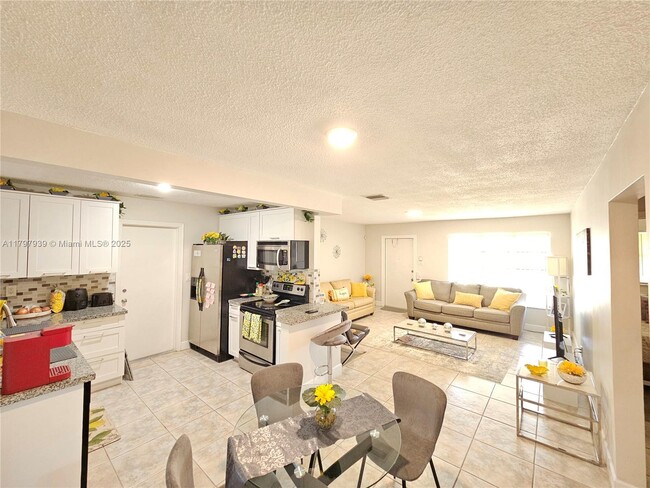Foto del edificio - 4812 NW 49th Pl