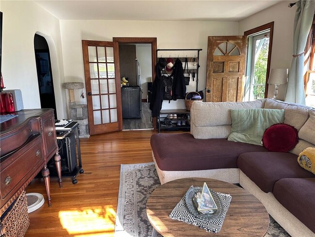 Foto del edificio - 749 W Main Rd