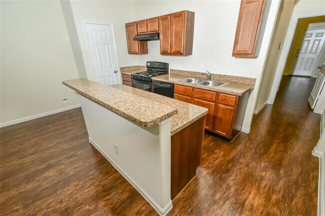 Foto del edificio - 5544 Plantation Forest Dr