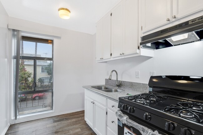 Building Photo - 1215 N McCadden Pl