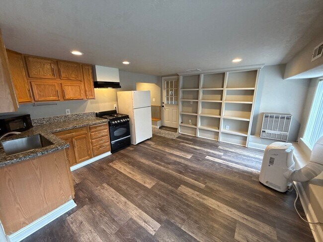 Foto del edificio - 696 Eisenhower Ct NW