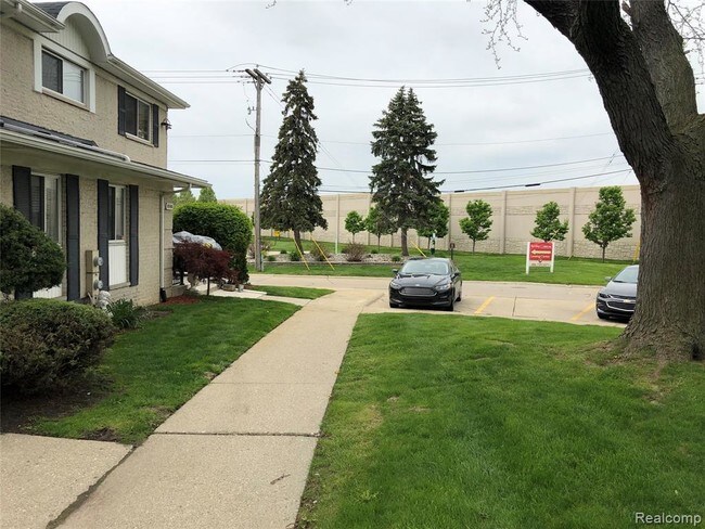 Foto del edificio - 8504 Hampshire Dr