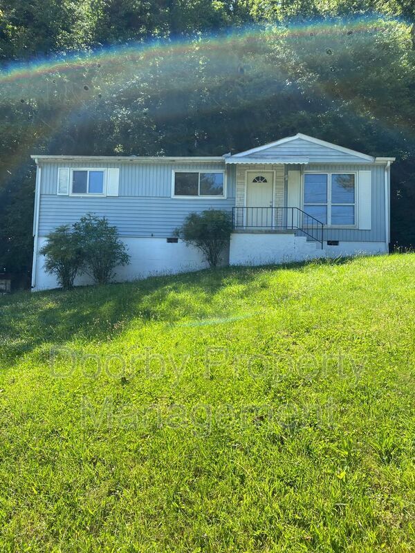 Foto del edificio - 1808 Parkway Drive