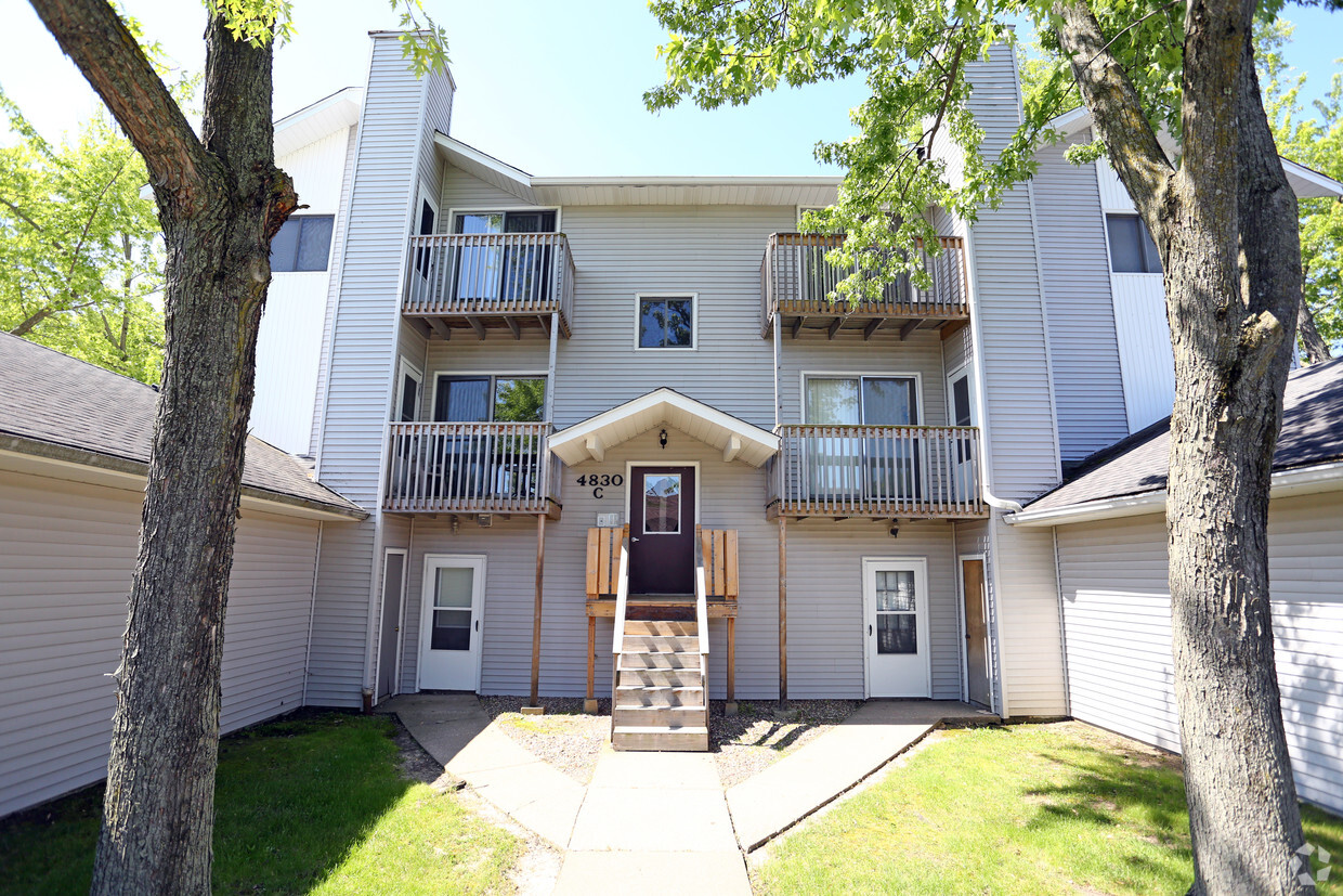 Primary Photo - Windsor Crest Apartments