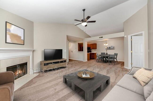 Building Photo - 556 Cloverfield Ln