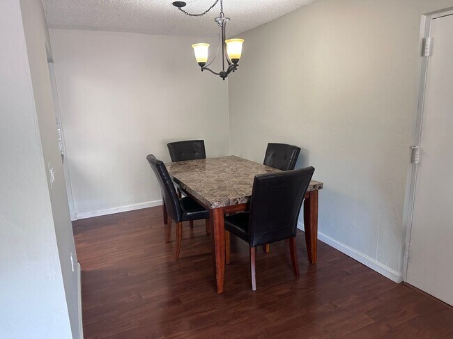 Foto del edificio - 10834 N Kendall Dr