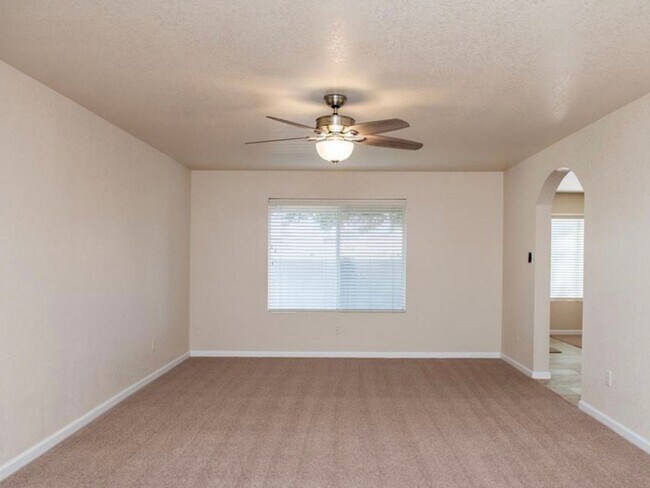 Foto del edificio - Four Bedroom SOLAR Home in Mesa Del Sol!