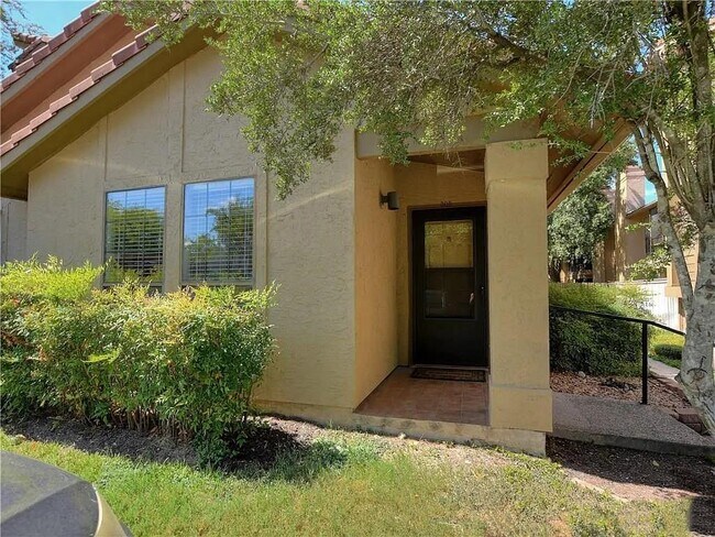 Foto del edificio - 1202 Thorpe Ln