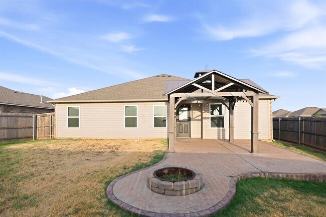 Building Photo - 1016 N Scouts Ct Way