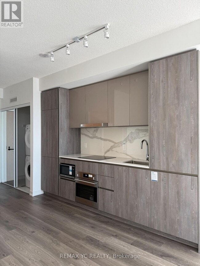 Building Photo - 8 Interchange Wy