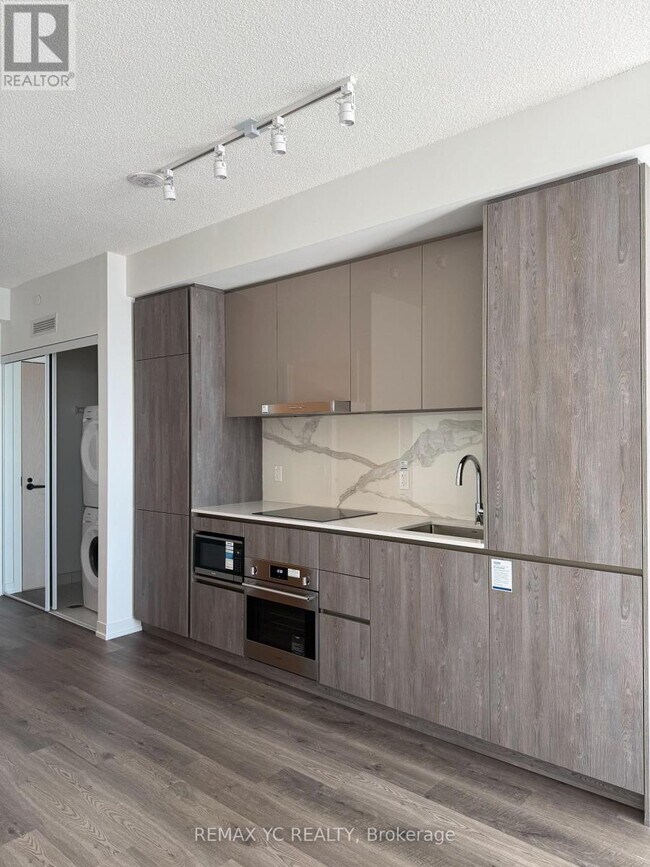 Photo du bâtiment - 8 Interchange Wy