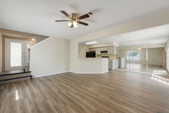 Foto del edificio - 1717 Parkfield Cove