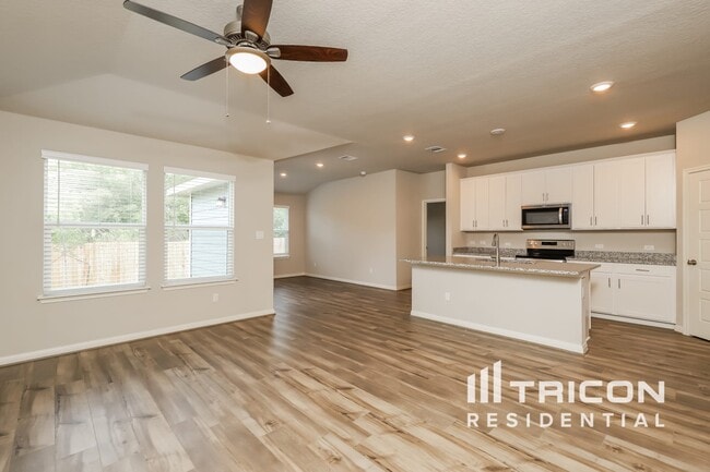 Building Photo - 13535 Emerson Way Saint Hedwig TX