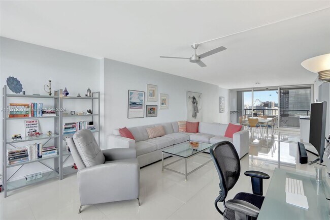 Building Photo - 1541 Brickell Ave