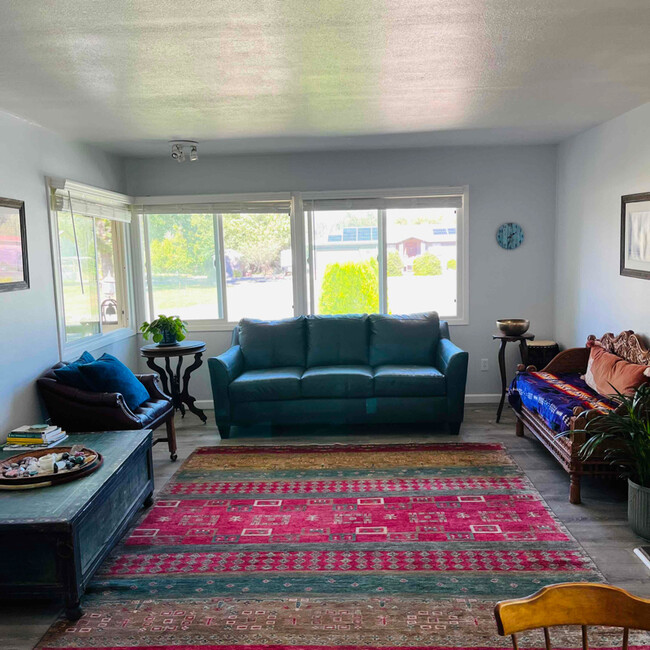 Building Photo - 4063 E Comanche Dr