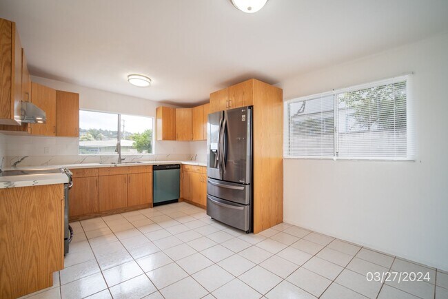 Building Photo - $3400 | 3br/2ba Single Family Home in Maka...