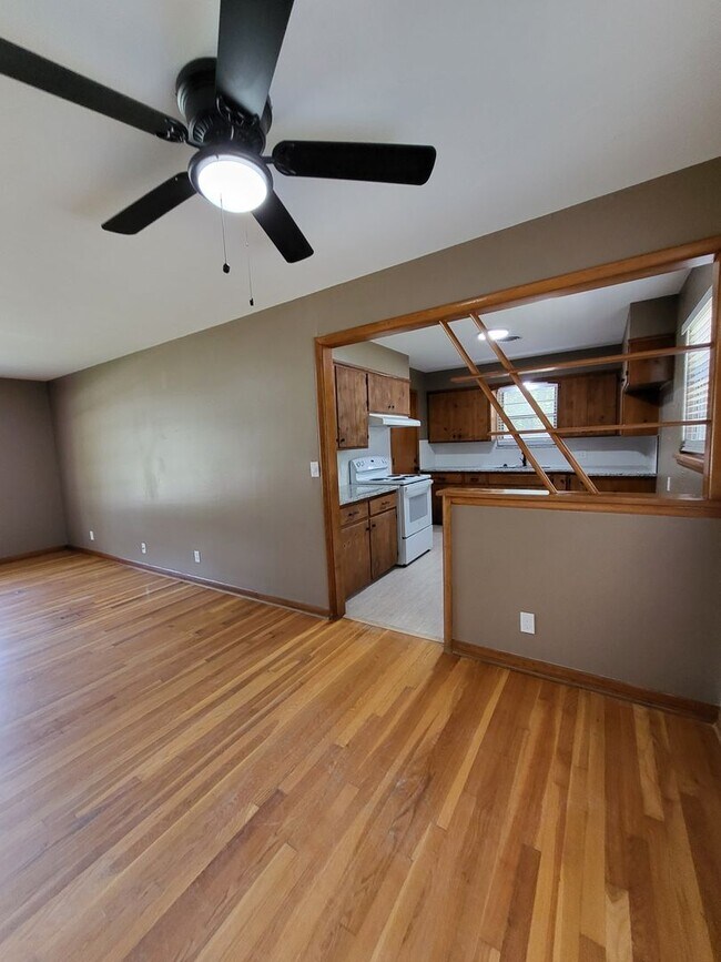 Building Photo - Updated (3) Bed/(1) Bath in Core Norman!