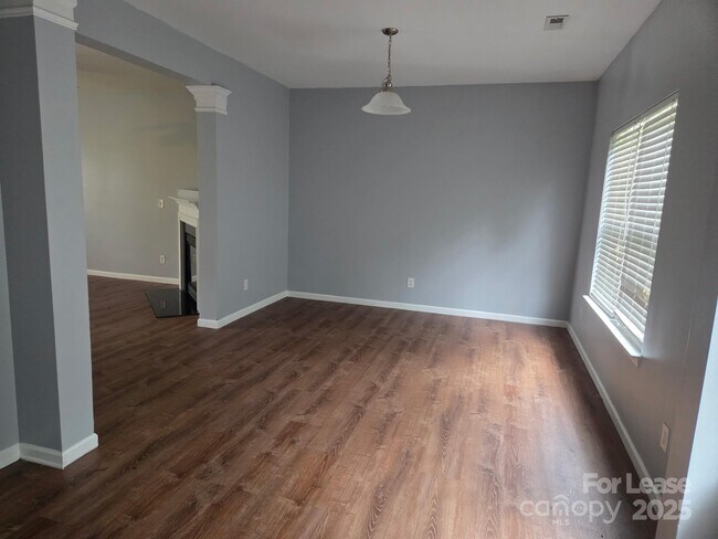 Building Photo - 180 Flanders Dr