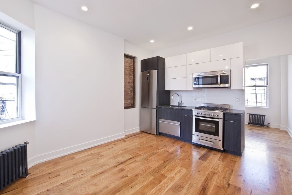 Foto principal - 95 E 7th St