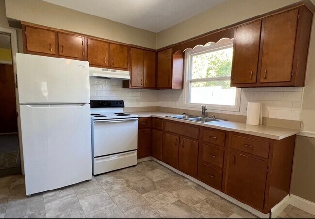 Foto del edificio - 1874 Adelpha Ave