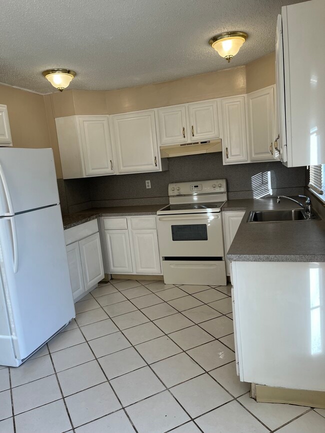 Building Photo - 75 Baldwin Ln