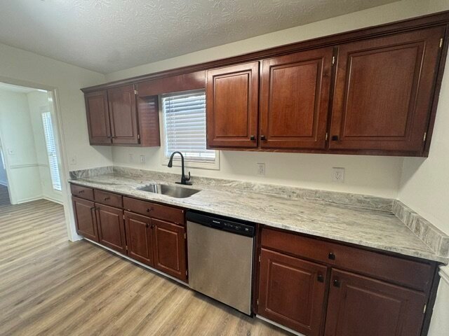Foto del edificio - 2208 Summerwind Dr