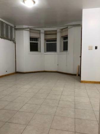 Primary Photo - 2127 E 9th St