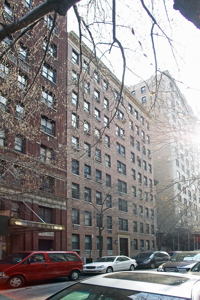 Building Photo - 11 W 69th St