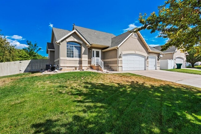 Building Photo - Spacious 4 Bedroom 3 Bathroom Layton Home