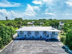 Building Photo - 2305 Tamarind Dr