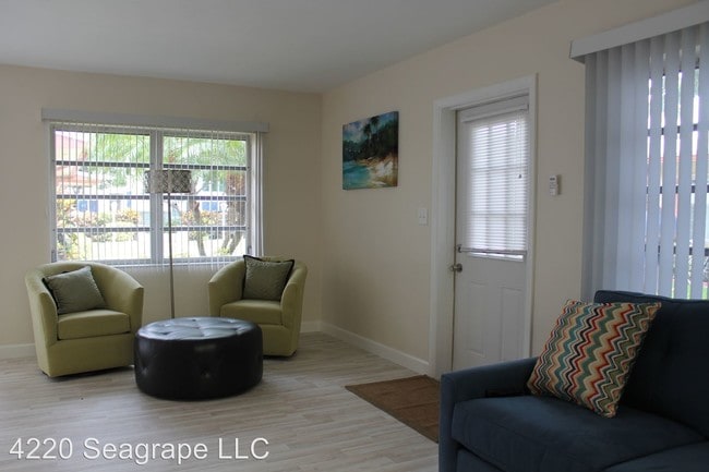 Building Photo - 4220 Sea Grape Dr