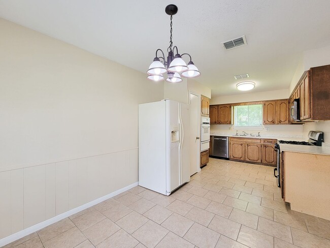 Foto del edificio - NICE 3 BEDROOM 2 BATH LEASE HOME IN SPRING...