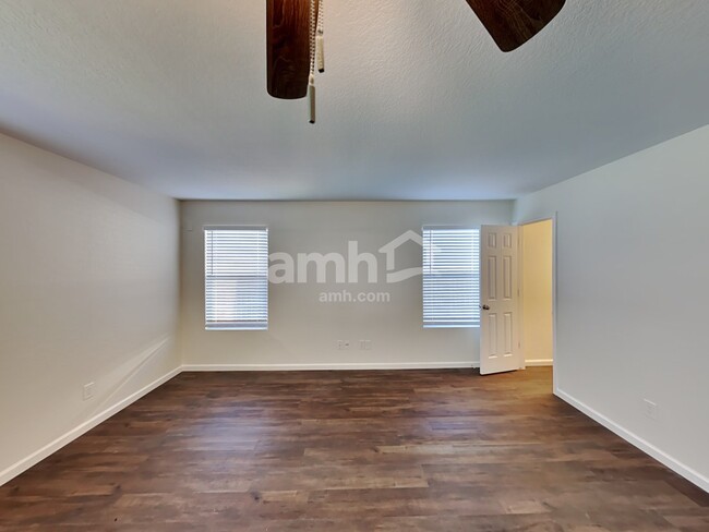 Building Photo - 144 Cenizo Spring