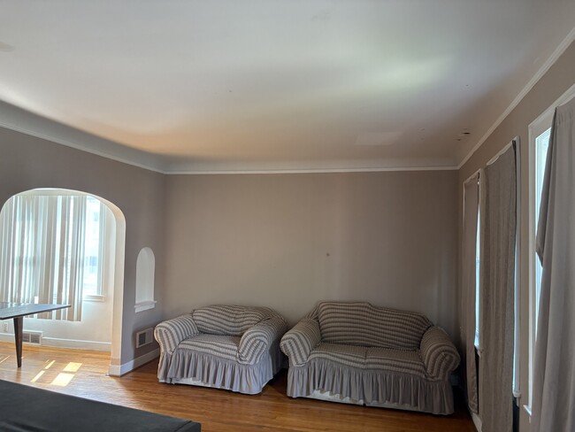Building Photo - 5543 N Spaulding Ave