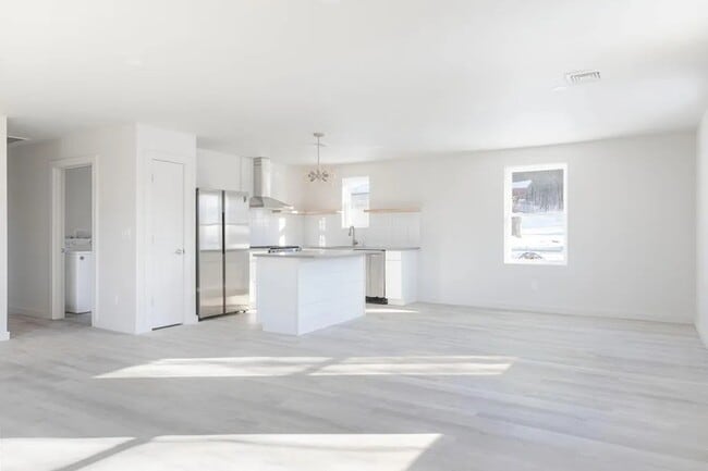 Building Photo - 23 Highland Ave