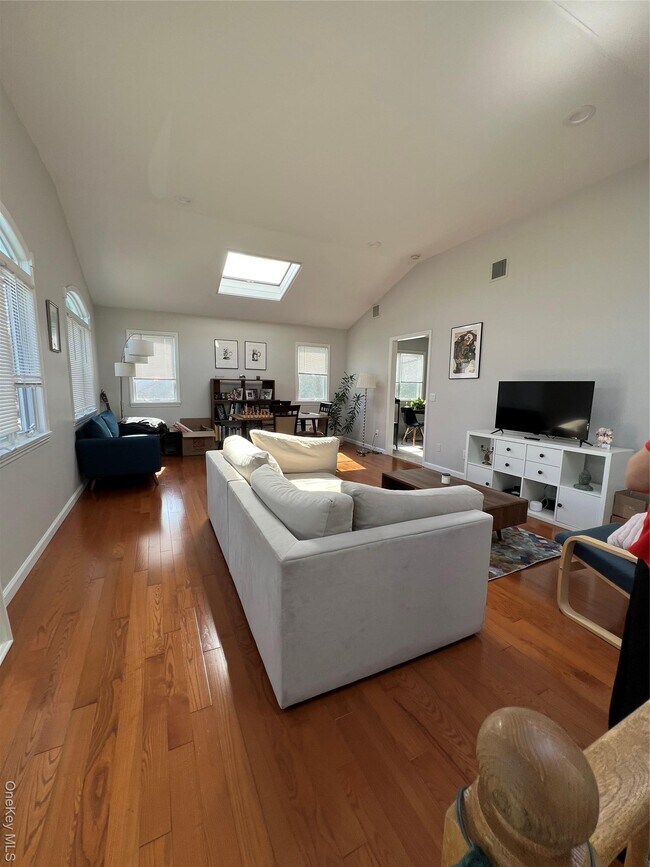 Foto del edificio - 31 B Marwood Rd N