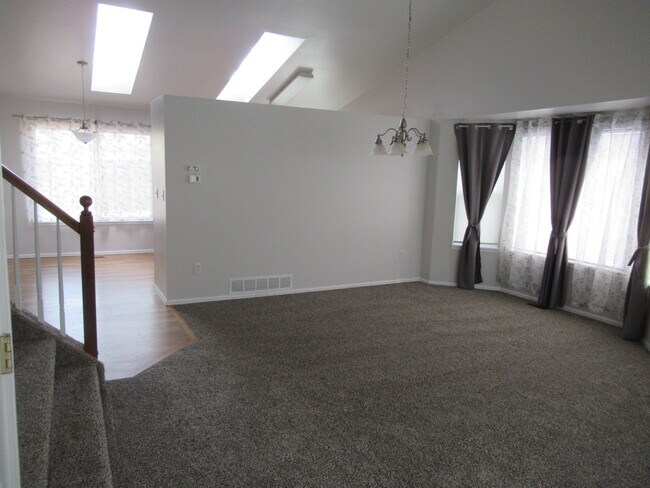 Building Photo - 3091 Leoti Dr