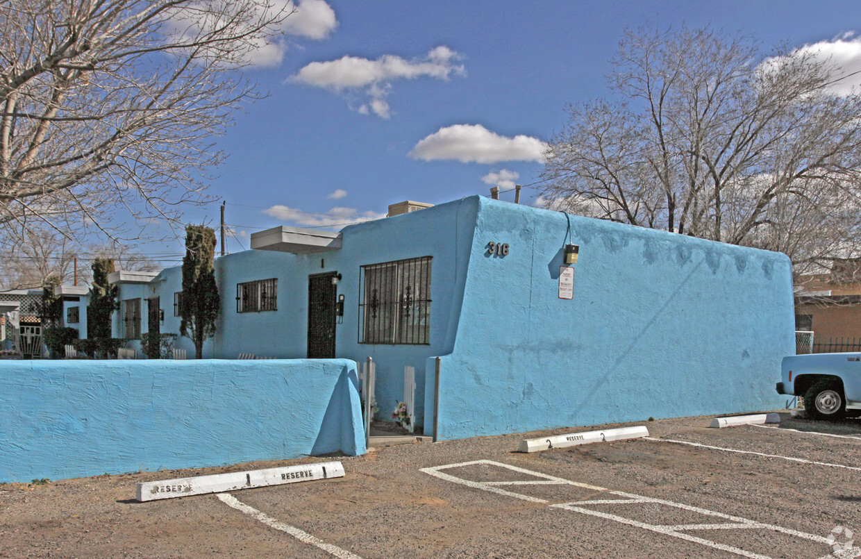 Foto del edificio - 316-320 Rhode Island St NE