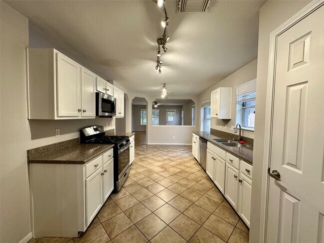 Building Photo - 21907 Willow Downs Dr