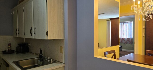 Foto del edificio - "FURNISHED" 1bd! Walk-in closet, private b...