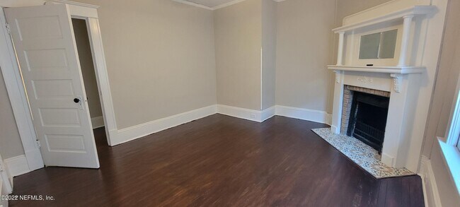 Building Photo - 556 Lancaster St