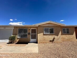 Building Photo - 10020 Nesbit Ave