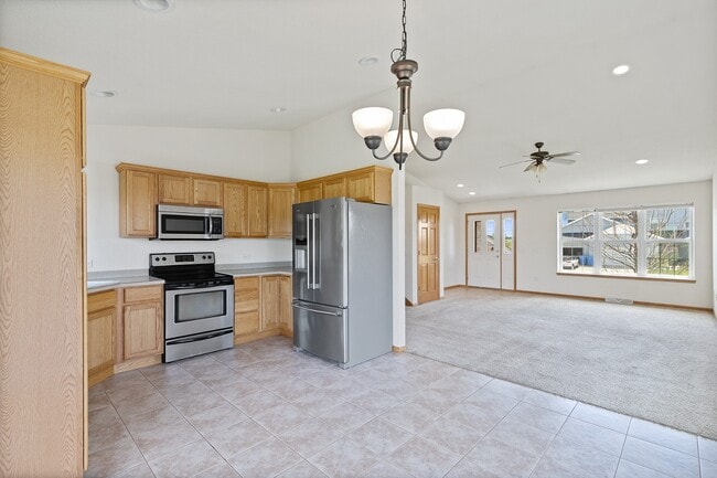 Building Photo - 148 Community Dr