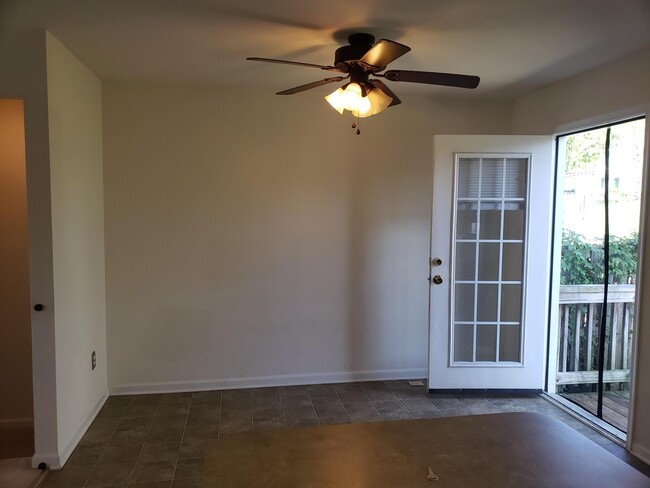 Building Photo - 311 Pendleton Ln
