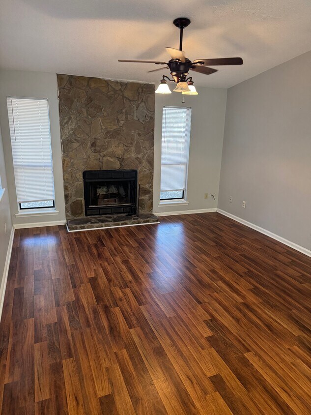 Foto del edificio - 268 Somerset Dr