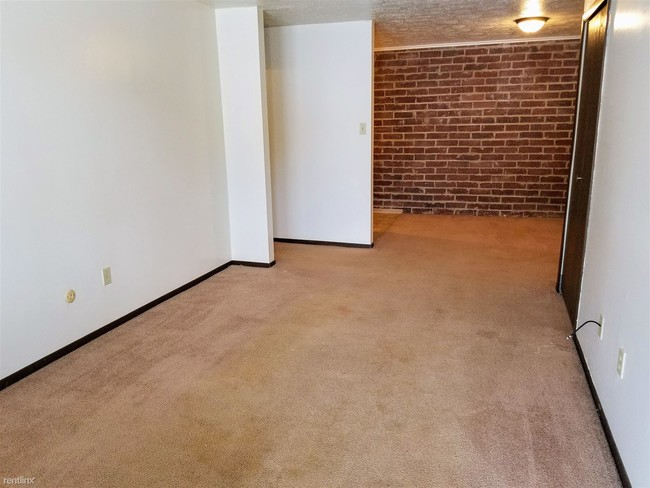 Building Photo - 1343 Hunter Rd