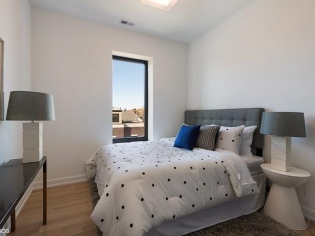Foto del edificio - 3 bedroom in Chicago IL 60642