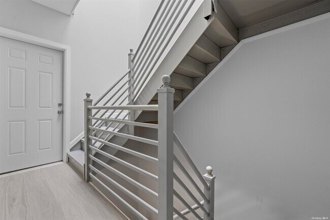Foto del edificio - 295 McLean Ave