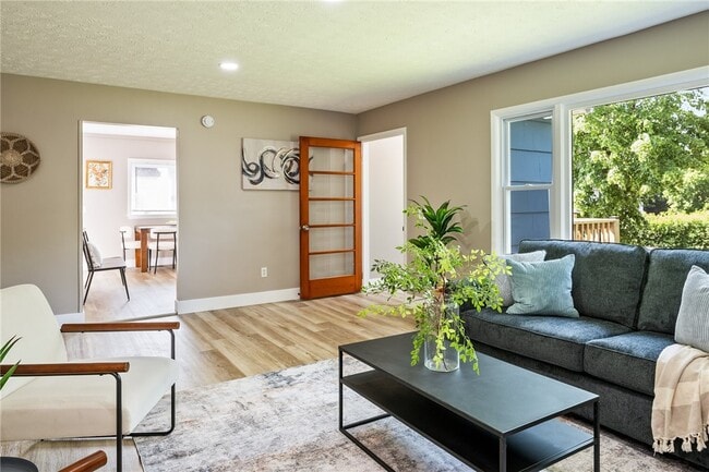 Building Photo - 1533 Jay St